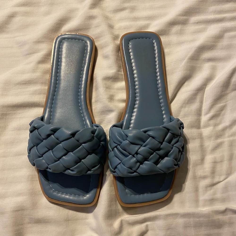 Beautiful Coach sandals runs big